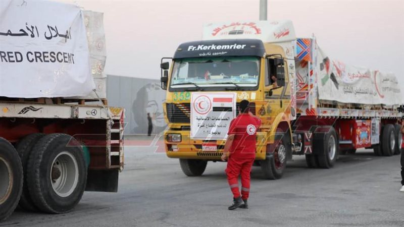 قافلة زاد العزة تحمل