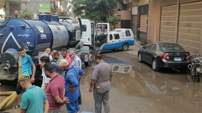 محافظ الدقهلية يوجه بالدفع بسيارات مياه للقرى المتضررة من كسر خطين بطلخا وبني عبيد