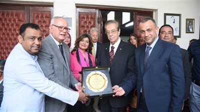 خبراء بمؤتمر 