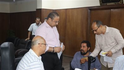 محافظ القليوبية يبحث مشاكل المواطنين في اللقاء الجماهيري الأسبوعي