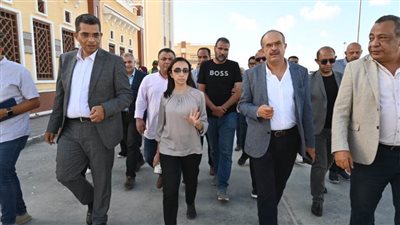 محافظ البحيرة ورئيس المقاولون العرب يتابعان أعمال تطوير ميناء الصيد  