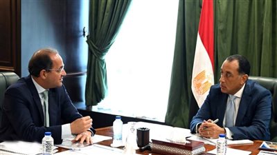 رئيس الوزراء يُتابع مع وزير المالية موقف سداد المستحقات المتأخرة للمصدرين