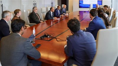 وزير الخارجية يلتقي هيئة تحرير صحيفة 