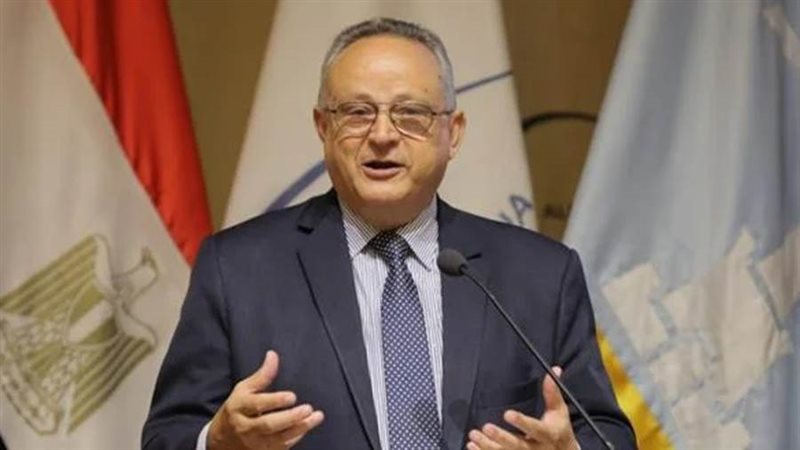 الدكتور أحمد زايد