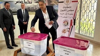 توافد أبناء الجالية المصرية بسلطنة عمان على السفارة للتصويت في انتخابات مجلس الشيوخ