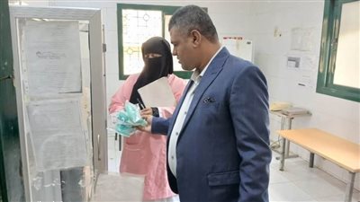 إحالة طبيبين للتحقيق للغياب عن العمل في المنيا