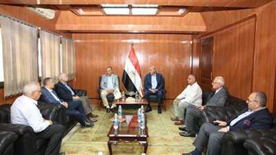 لتعظيم الاستفادة من الأصول.. وزير قطاع الأعمال يلتقي محافظ الغربية بـ