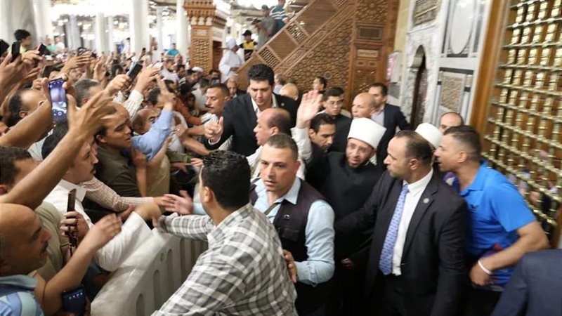 وزير الأوقاف أمام