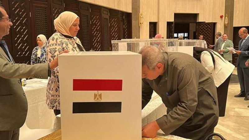 توافد المصريين في