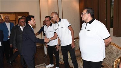 قبل المشاركة في الأفروباسكت.. وزير الرياضة يلتقي منتخب مصر لكرة السلة بحضور عمرو مصيلحي