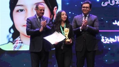 الفائزة الأولي بجائزة فرع القصة القصيرة تشكر السيدة انتصار السيسي على رعايتها للموهوبين 