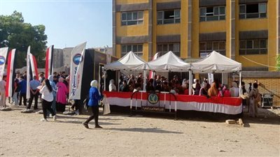 توافد الناخبين أمام لجان الاقتراع بمدينة نصر للتصويت في انتخابات مجلس الشيوخ