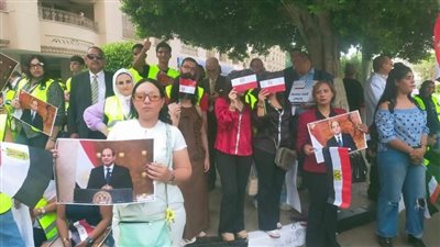 توافد الناخبين أمام مدرسة الشهيد مصطفى يسري أبو عميرة بمصر الجديدة