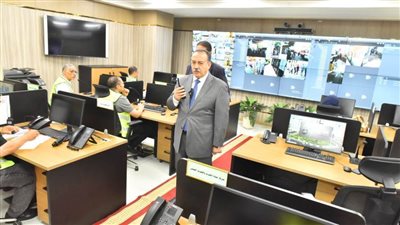 محافظ أسيوط يترأس غرفة العمليات المركزية لمتابعة انتخابات مجلس الشيوخ ويدعو المواطنين للمشاركة الإيجابية