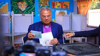 الدكتور أندريه زكي يدلي بصوته بلجنة مدرسة مصطفى كامل بالنزهة