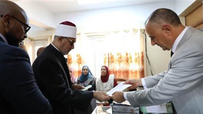 خلال إدلائه بصوته.. مفتي الجمهورية: المشاركة في انتخابات مجلس الشيوخ واجب وطني ومسؤولية شرعية