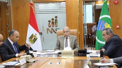  محافظ المنيا: العملية الانتخابية تسير بانتظام واستقرار بجميع لجان انتخابات مجلس الشيوخ