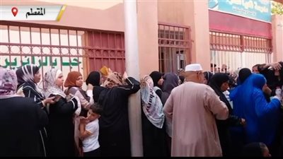 حشود كبيرة من المواطنين بالأسمرات للإدلاء بأصواتهم في انتخابات مجلس الشيوخ