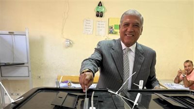 السادات يدلي بصوته في انتخابات 
