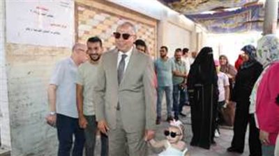 محافظ المنيا يتفقد سير انتخابات 