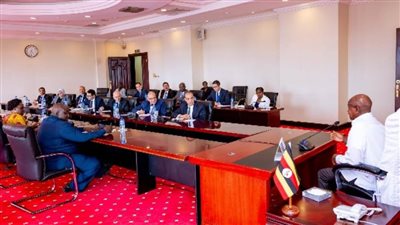 بتوجيهات من رئيس الجمهورية.. وزير الخارجية يلتقي الرئيس الأوغندي 