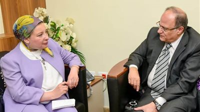 رئيس هيئة الدواء يناقش مع سفيرة مصر بـ