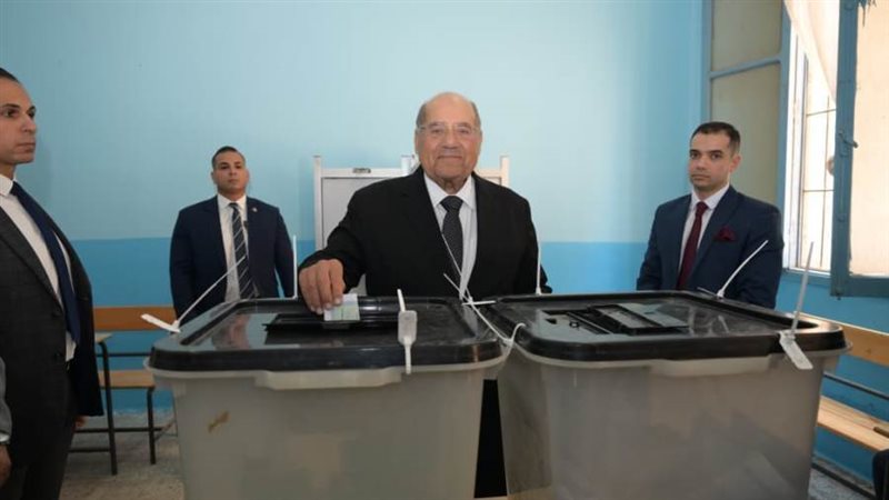 رئيس الشيوخ يدلي