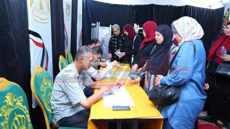 توافد السيدات علي