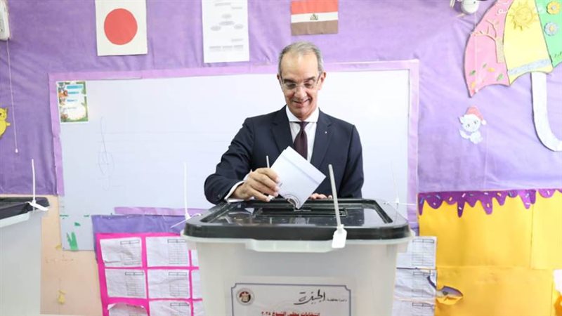 وزير الاتصالات يدلي