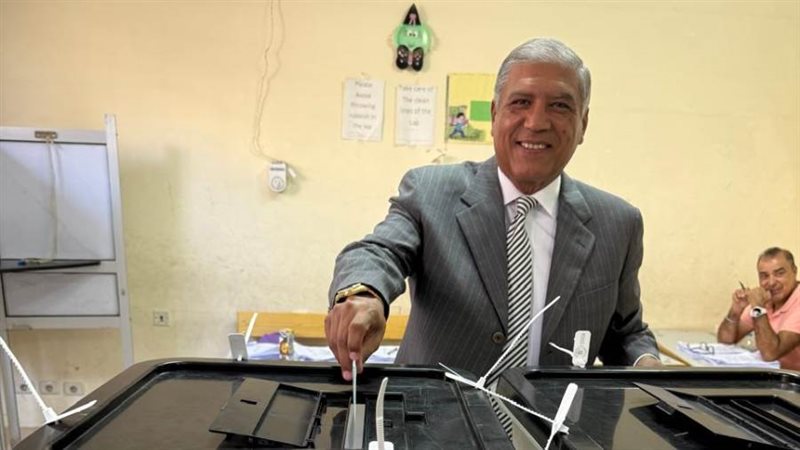 الدكتور عفت السادات