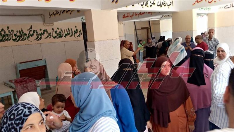 توافد السيدات علي