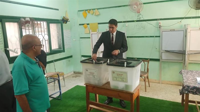 نائب المحافظ أثناء