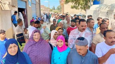 قبل إغلاق باب التصويت طوابير أمام صناديق الاقتراع بكفر الشيخ