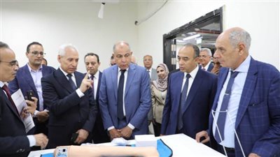 محافظ المنيا ورئيس الجامعة يفتتحان معامل طبية وتكنولوجية بالجامعة الأهلية 