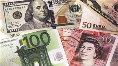 الجنيه الإسترليني يرتفع مقابل الدولار الأمريكي وينخفض مقابل اليورو