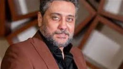 تامر فرج يكشف تفاصيل زيجاته الخمس وزوجته تعلق.. فيديو