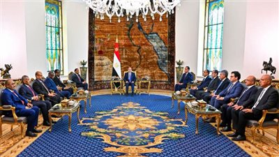الرئيس السيسي يبحث دعم الاستقرار وإعادة الإعمار في السودان مع رئيس الوزراء الانتقالي