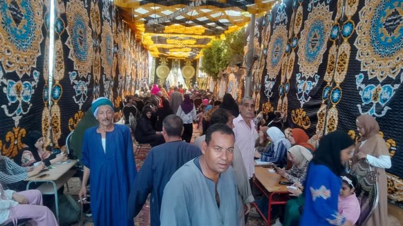 توافد الناخبين على