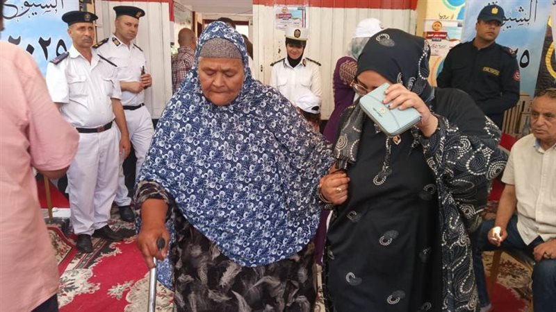 جانب من مشاركة كبار