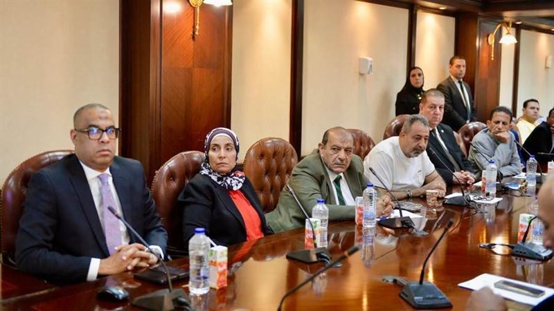 خلال اجتماع لجنة