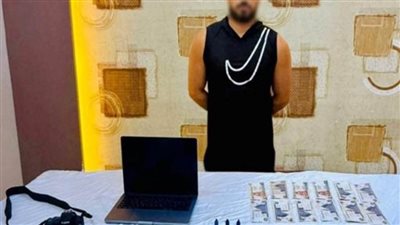 ضبط صانع محتوى لنشره مقاطع فيديو تتضمن ألفاظًا خادشة للحياء