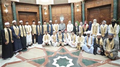 شيخ الأزهر يلتقي طلاب مدرسة 