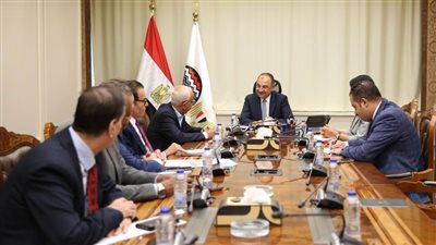 وزير قطاع الأعمال يعقد لقاءً مع الاتحاد العام لنقابات عمال مصر بالشركات القابضة