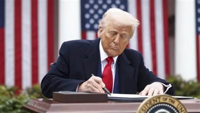 رسوم ترامب الجمركية تضرب صناعة الملابس في الهند .. ومطالبات لمشترين أمريكيين بنقل الإنتاج