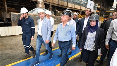 وزير الصناعة والنقل يتفقد 6 مصانع لدرفلة وجلفنة وطلاء ألواح الصلب