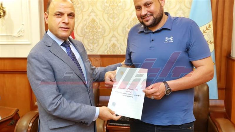 تسليم العقود