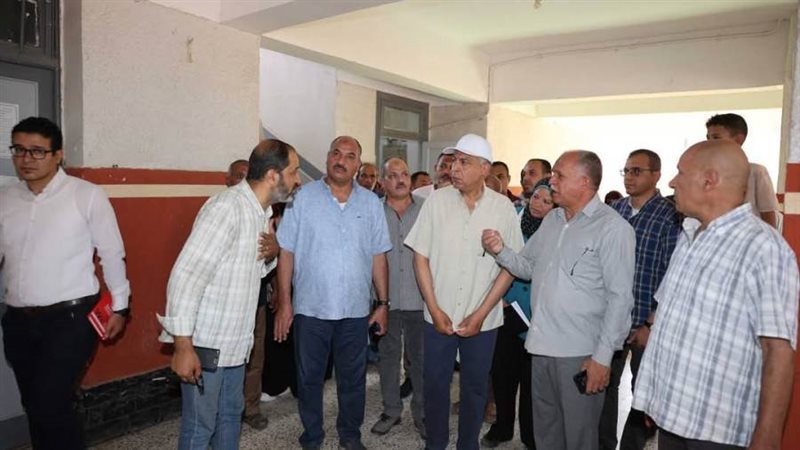 محافظ المنيا خلال