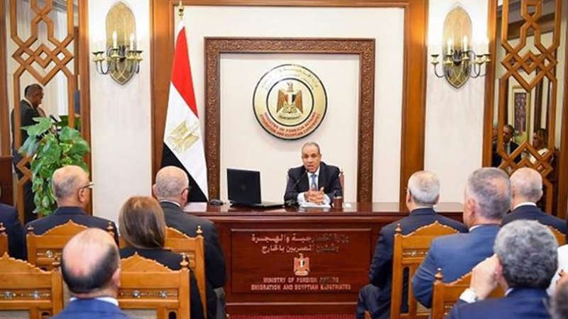 بدر عبد العاطى وزير