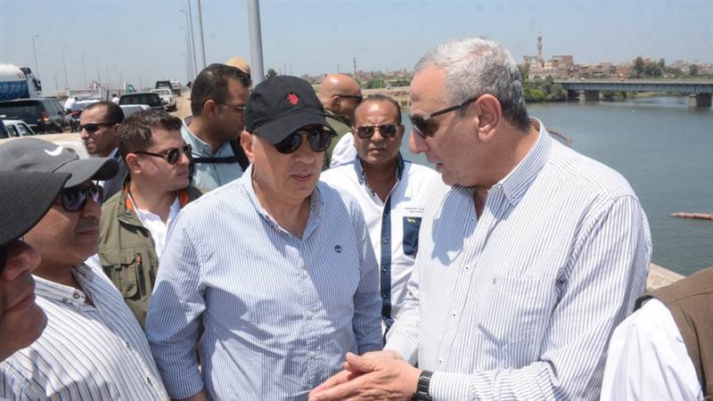 محافظ الغربية ووزير