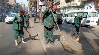 عمال النظافة بالجيزة يشيدون بقرار المحافظ بإيقاف العمل وقت الحرارة الشديدة